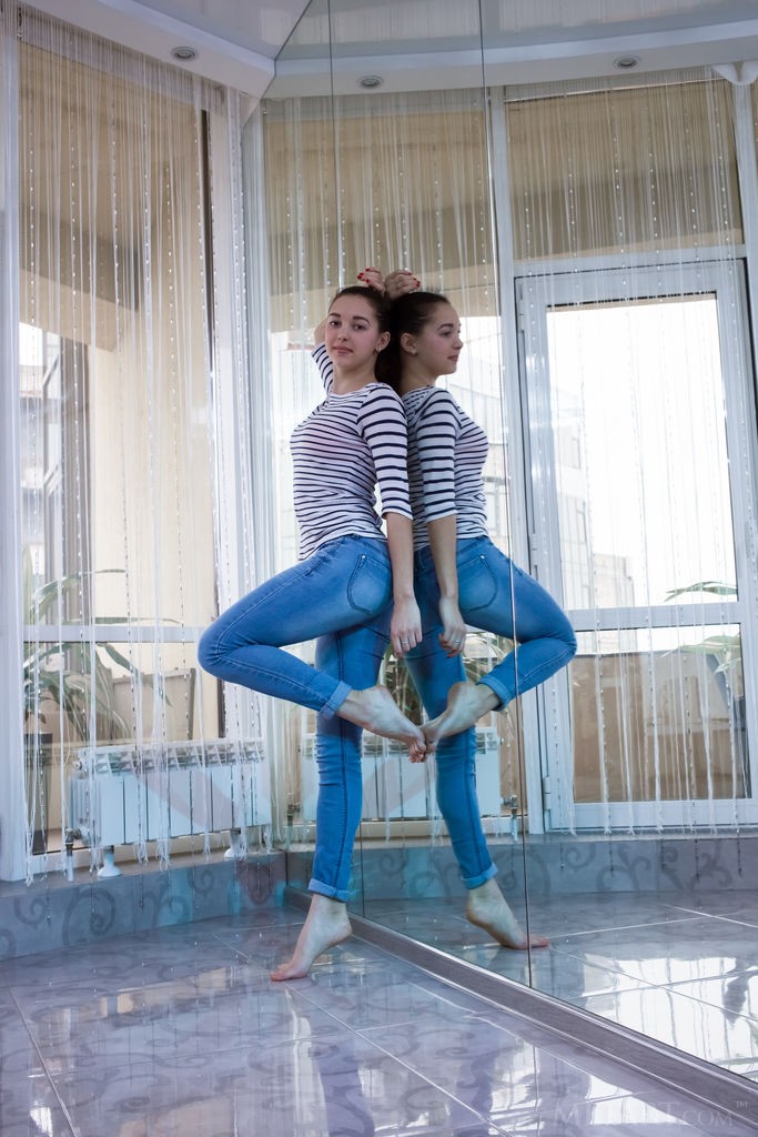Solange - Wiggling out of her tight jeans, this brunette looks hot